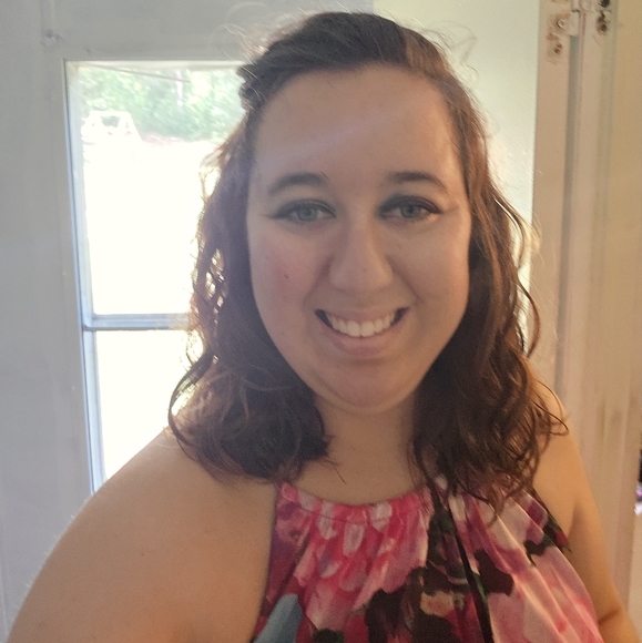 Clothes, shoes, Essential oils. - Picture 2 of 2